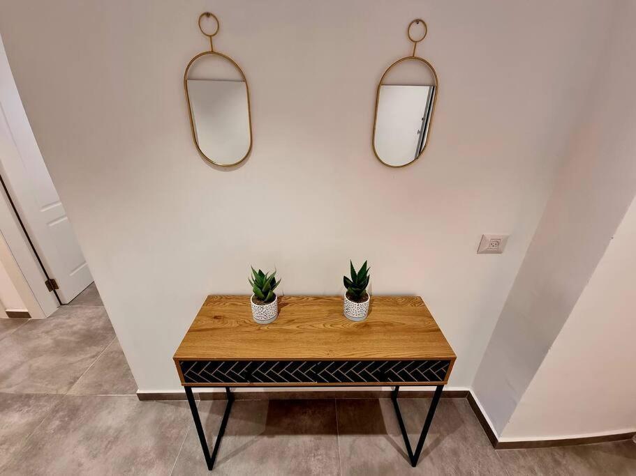 Beautiful 2-Bedroom Sea-View Apartment เนทันยา ภายนอก รูปภาพ